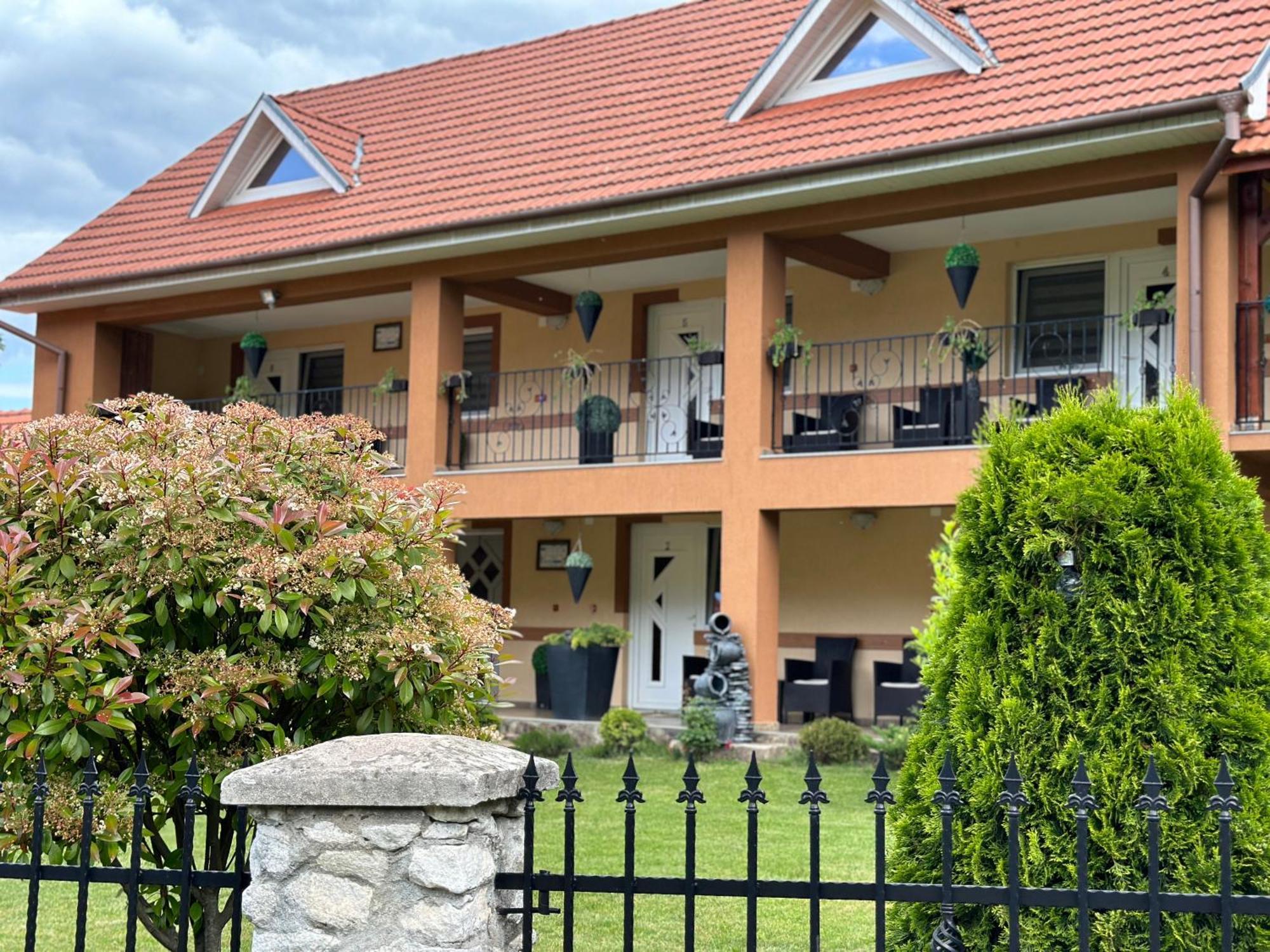 Casa Antonia Hotell Chiscau Exteriör bild